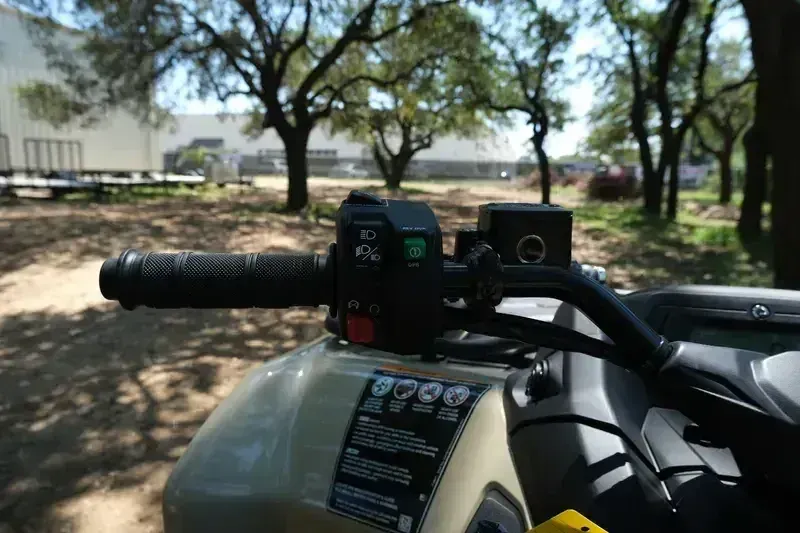 NEW 2025 CAN-AM OUTLANDER PRO HD5 Image 10