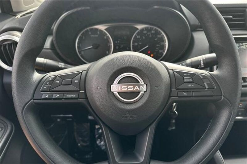 New 2025 Nissan Versa 1.6 SImage 18