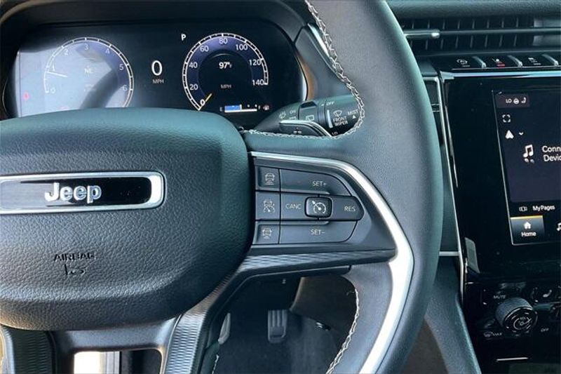 2023 Jeep Grand Cherokee Altitude photo 17