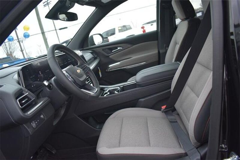 2025 Chevrolet Traverse LTImage 23