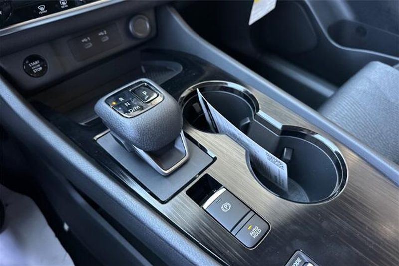 New 2025 Nissan Rogue SVImage 17