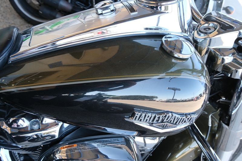 USED 2018 HARLEY ROAD KING Image 14
