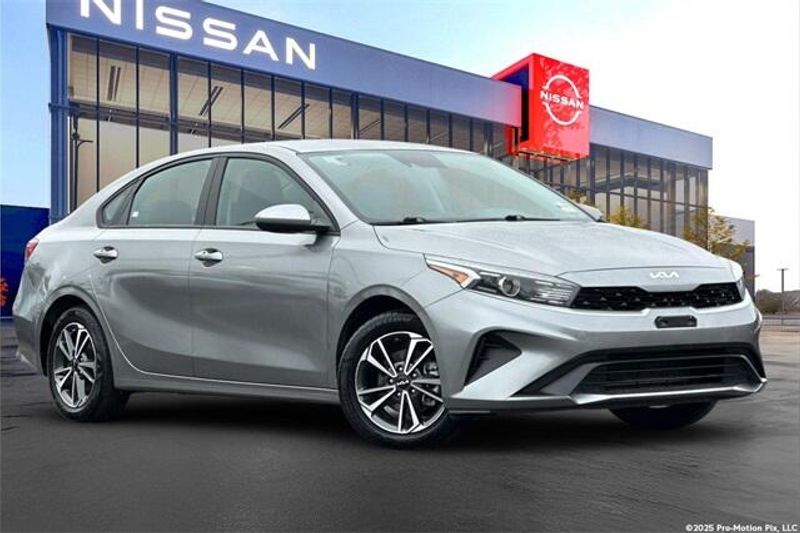 Used 2023 Kia Forte LXSImage 2