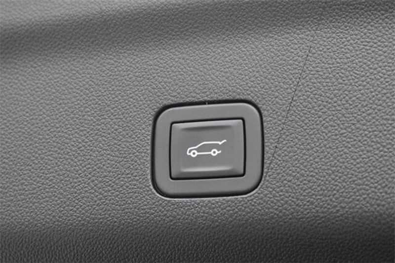 2025 Chevrolet Suburban Z71Image 22