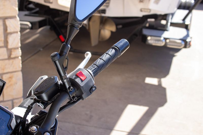 NEW 2026 KAWASAKI Z500 SE ABS Image 17