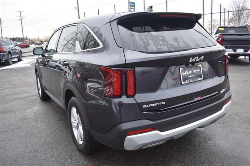 2025 Kia Sorento LXImage 5
