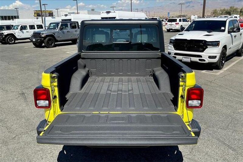 2024 Jeep Gladiator Sport photo 29