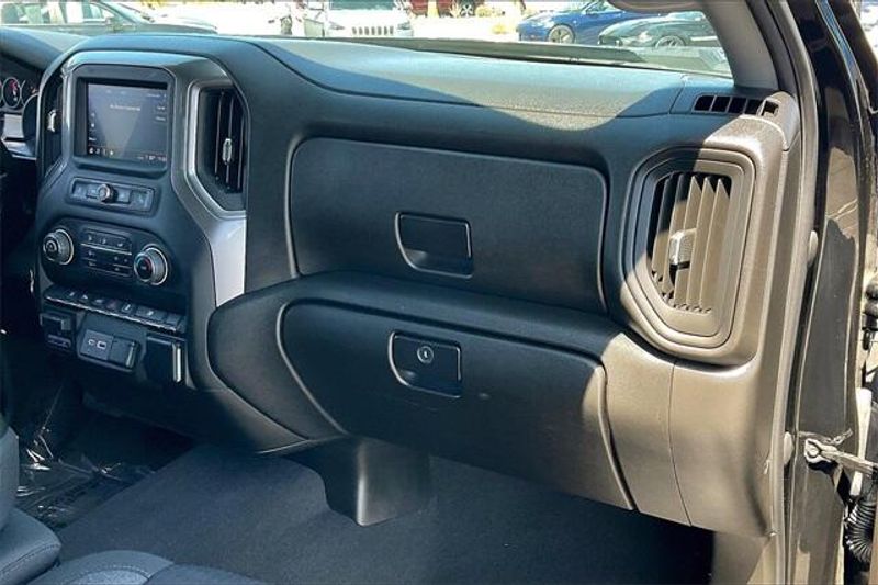 2024 Chevrolet Silverado 2500HD CustomImage 16
