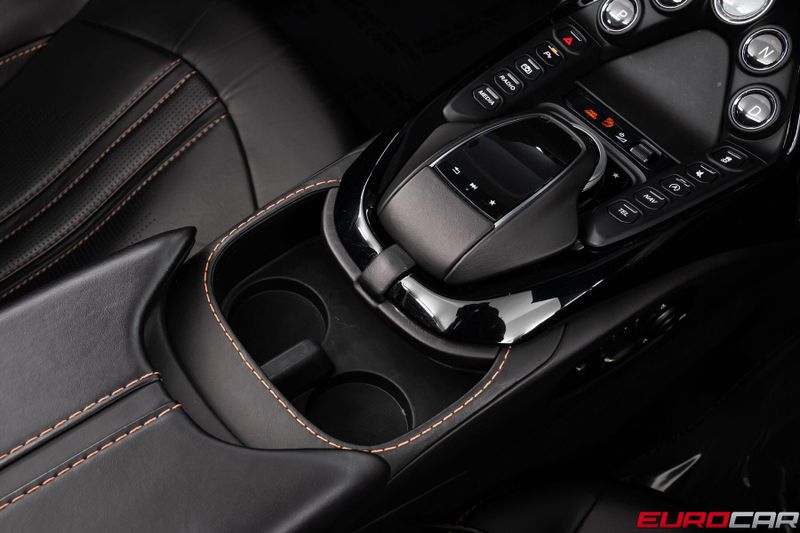 2022 Aston Martin Vantage Roadster *SPECIAL FACTORY PAINT * IMMACULATE CONDITION*Image 34