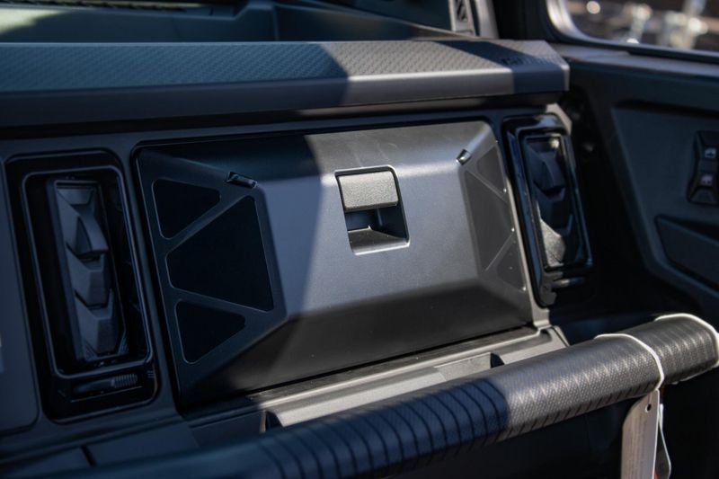 NEW 2026 CAN-AM DEFENDER MAX LIMITED CAB HD11 Image 36