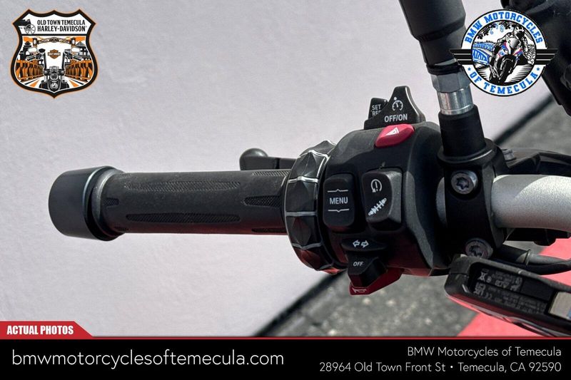 2021 BMW 21F6  Image 16