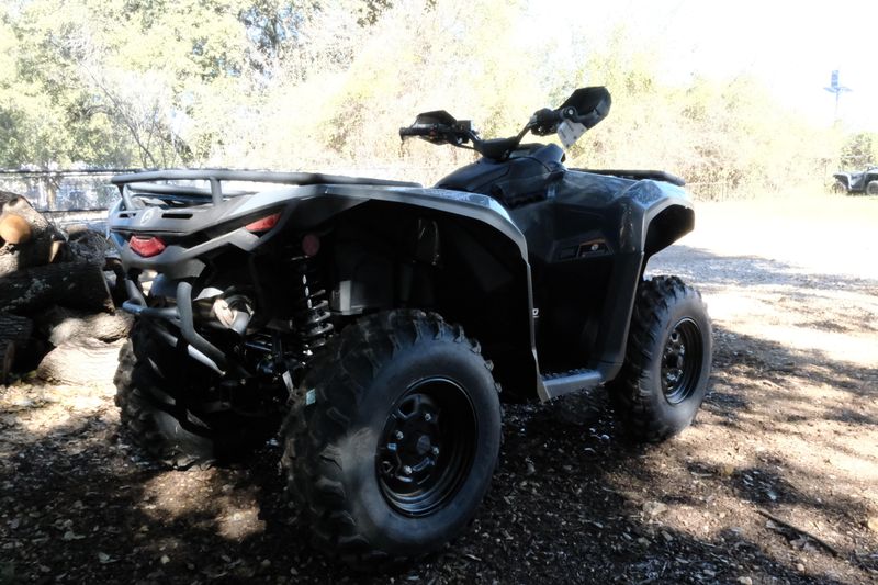 2025 CAN-AM OUTLANDER 500 GRANITE GRAY in a GRANITE GRAY exterior color. Family PowerSports (877) 886-1997 familypowersports.com 