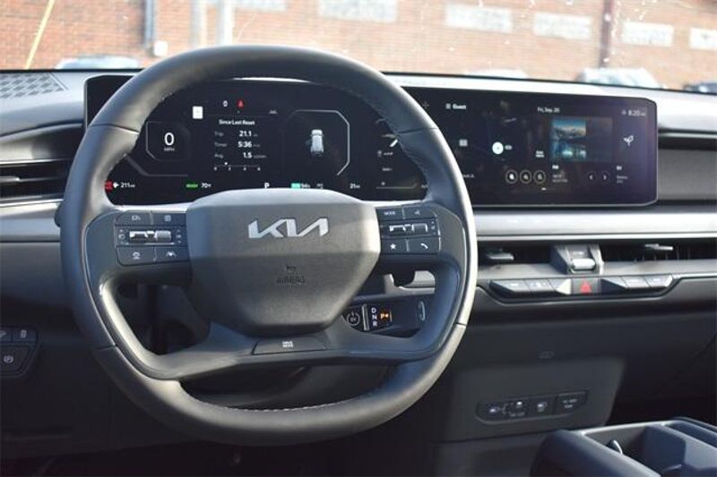 2024 Kia EV9 LightImage 22