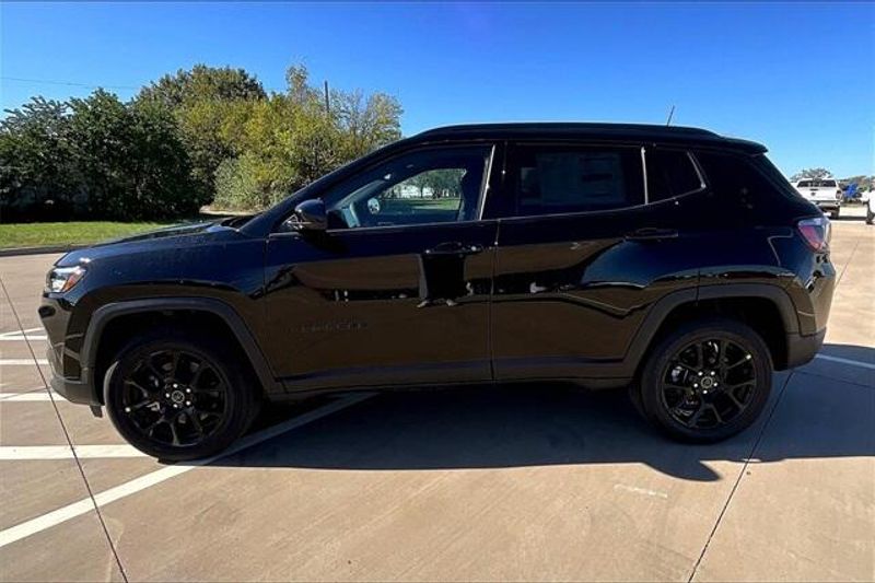 2025 Jeep Compass Latitude 4x4Image 13