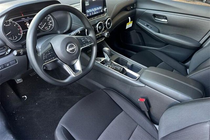 New 2025 Nissan Sentra SVImage 7