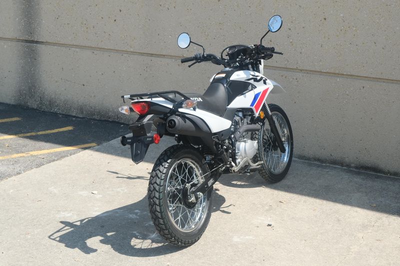 2025 Honda XR150L WHITE Image 3