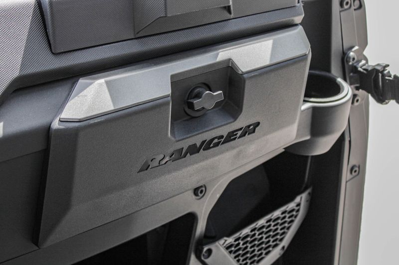 2025 Polaris RANGER CREW XP 1000 PREMIUM  SUNSET RED Image 2