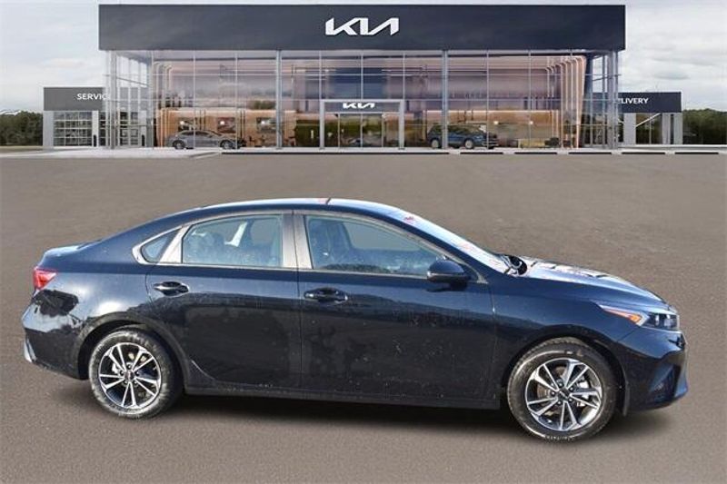 2024 Kia Forte LXSImage 2