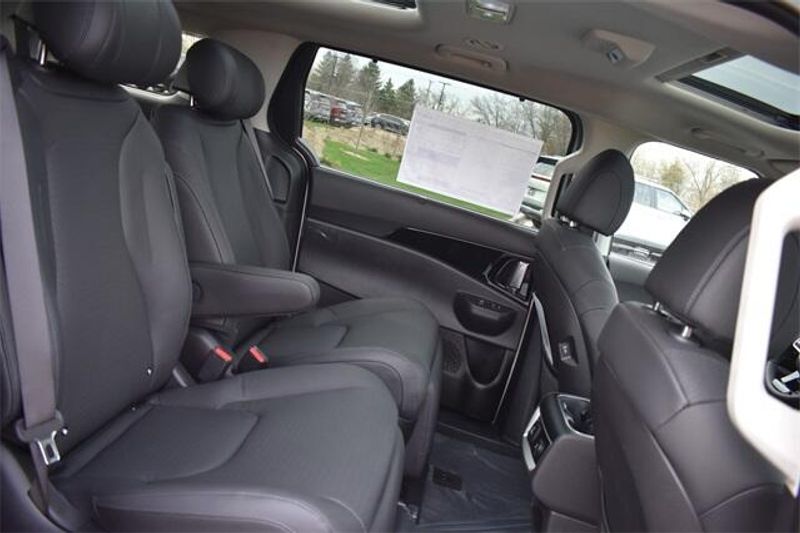 New 2025 Kia Carnival Hybrid SX PrestigeImage 17