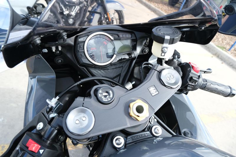 2025 SUZUKI GSXR600 in a BLACK exterior color. Family PowerSports (877) 886-1997 familypowersports.com 