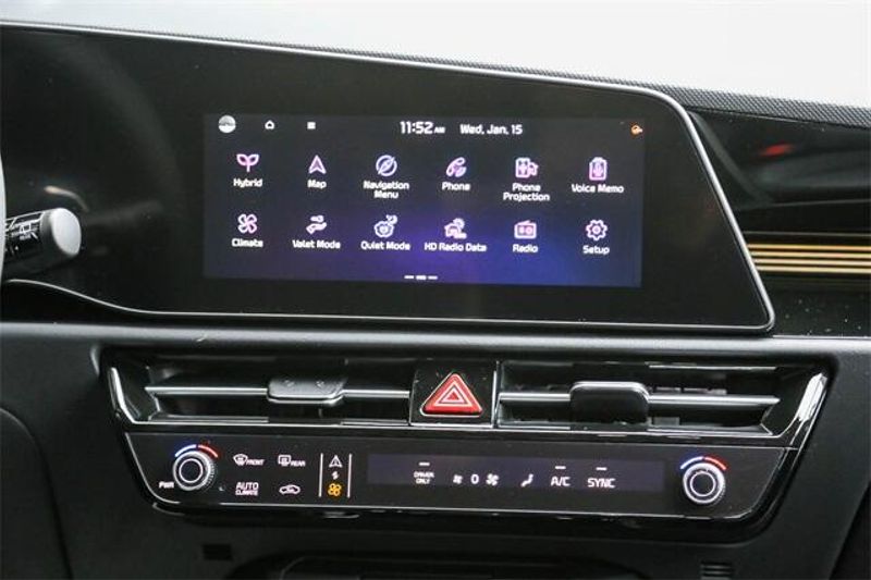 New 2025 Kia Niro SXImage 6