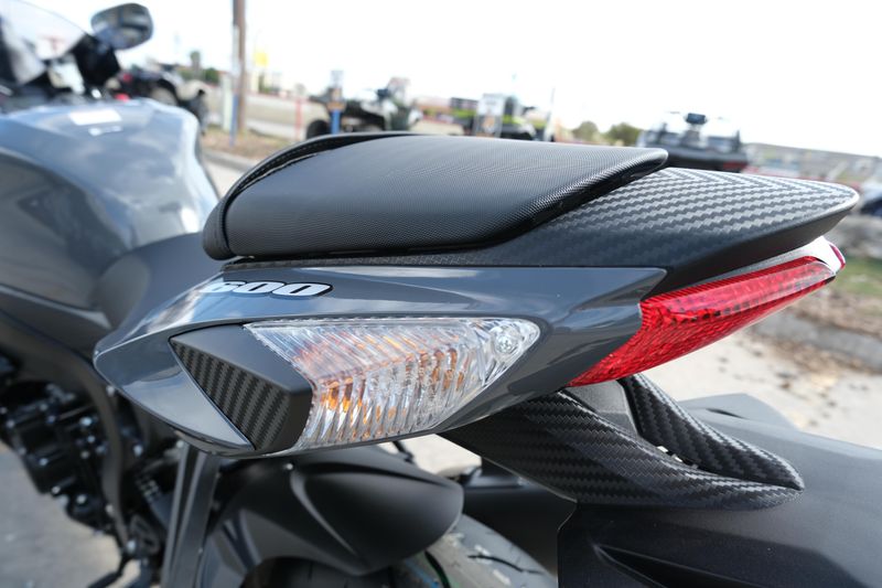 2025 SUZUKI GSXR600 in a BLACK exterior color. Family PowerSports (877) 886-1997 familypowersports.com 