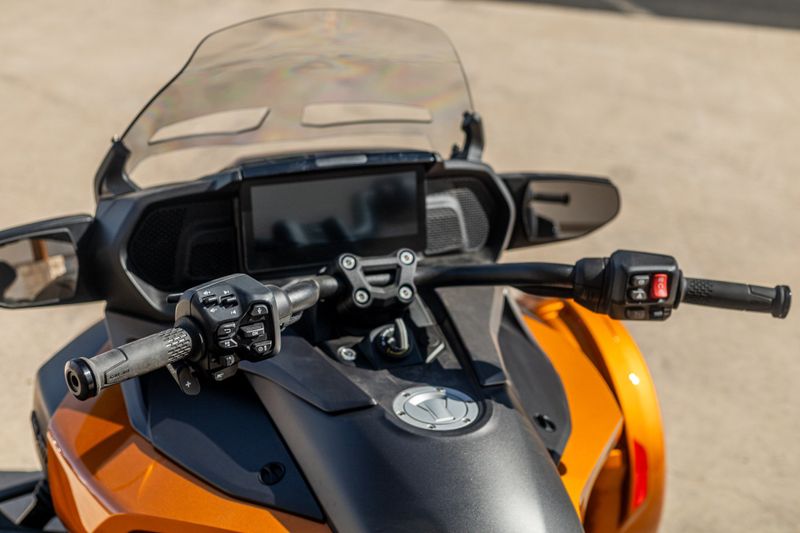 2024 Can-Am SPYDER F3 LIMITED SPECIAL SERIES COGNAC METALLICImage 3