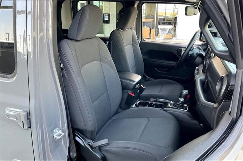 2022 Jeep Gladiator Willys photo 6