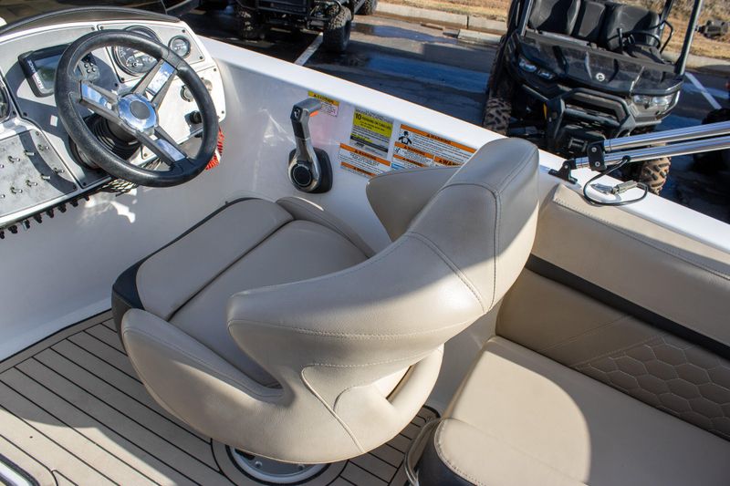 USED 2022 HURRICANE SS 192 COASTAL EDITION Image 21