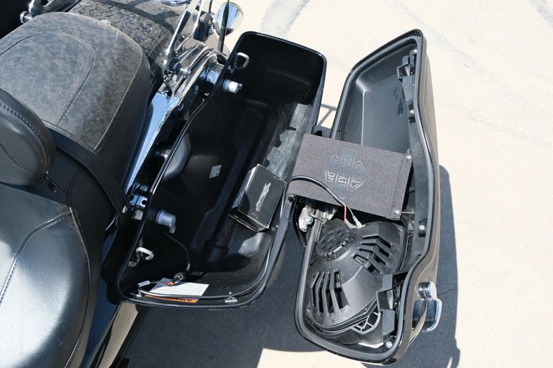 Used 2019 HARLEY STREET GLIDE BLACK Image 19