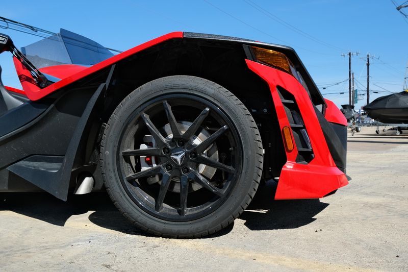 NEW 2025 POLARIS SLINGSHOT SLR AUTODRIVE  in a ROYAL RED exterior color. Family PowerSports (877) 886-1997 familypowersports.com 