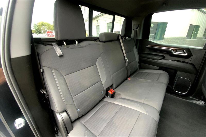 2023 Chevrolet Silverado 1500 LT photo 24