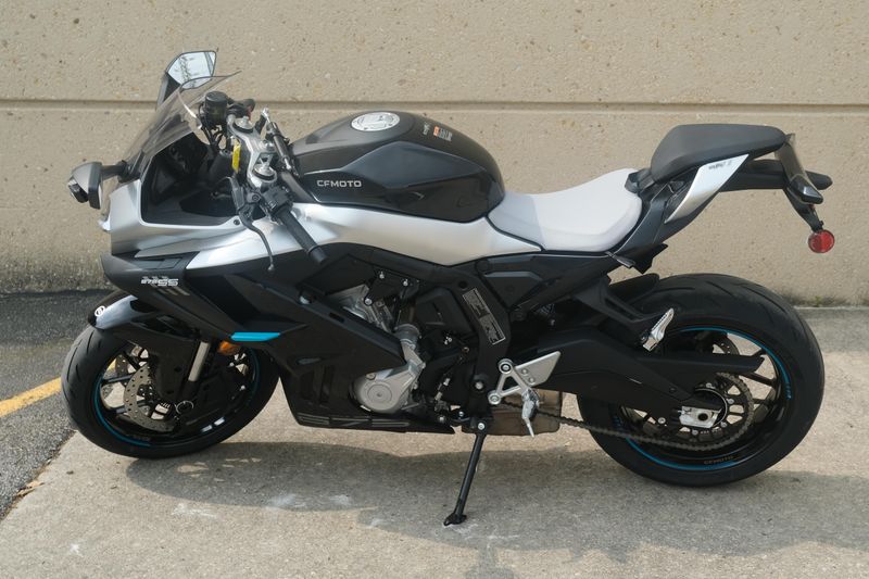 2025 CFMOTO 675 SS NEBULA BLACK Image 6