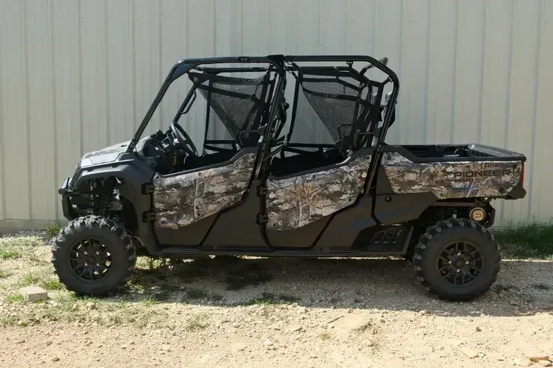NEW 2025 HONDA PIONEER 10006 DELUXE Image 4