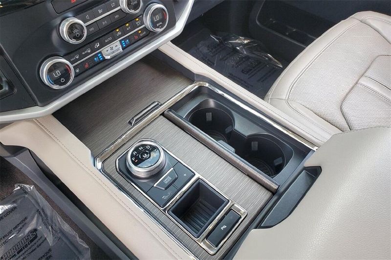 2023 Ford Expedition Limited photo 17