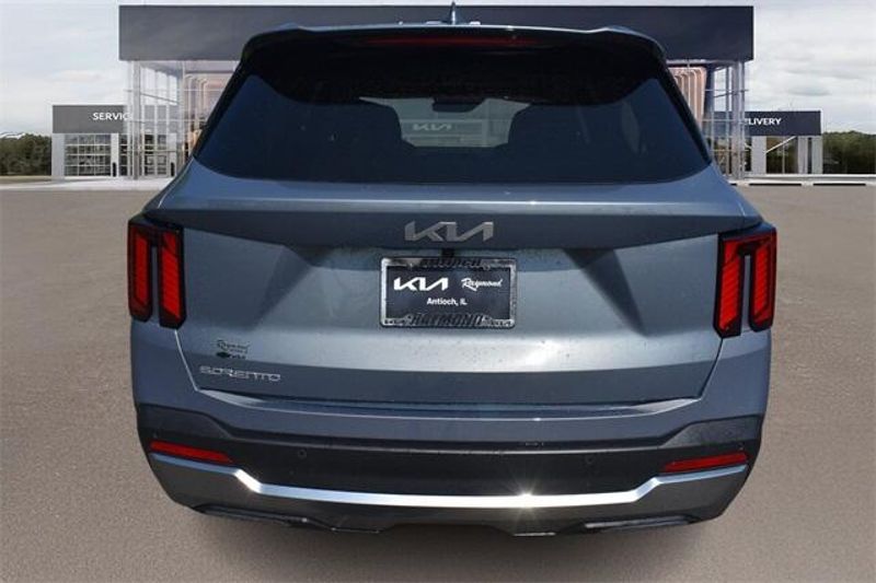 New 2025 Kia Sorento SXImage 4