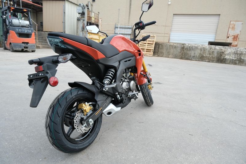 2025 Kawasaki Z125 PRO PEARL LAVA ORANGEImage 14