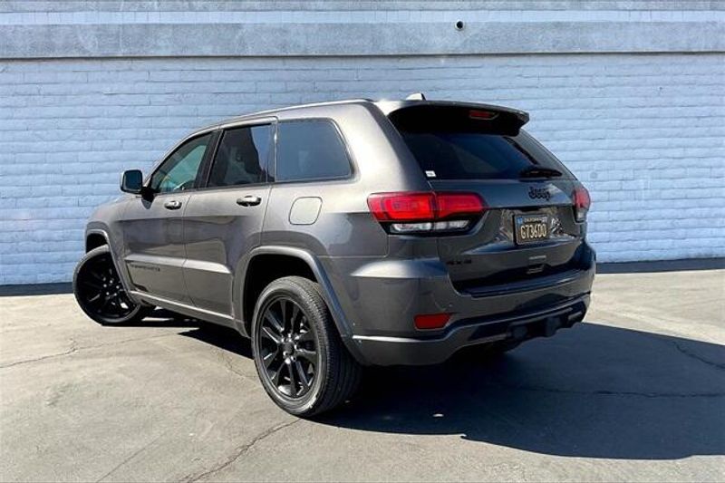 2017 Jeep Grand Cherokee AltitudeImage 5