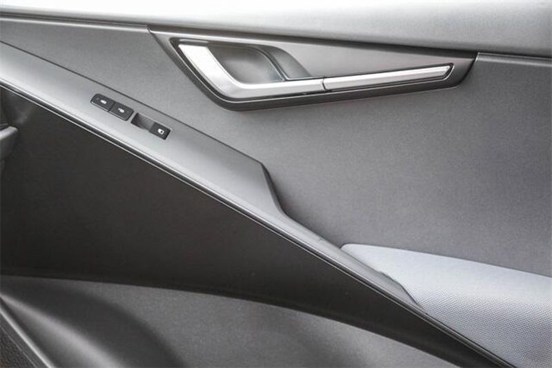 2025 Kia Niro LXImage 11