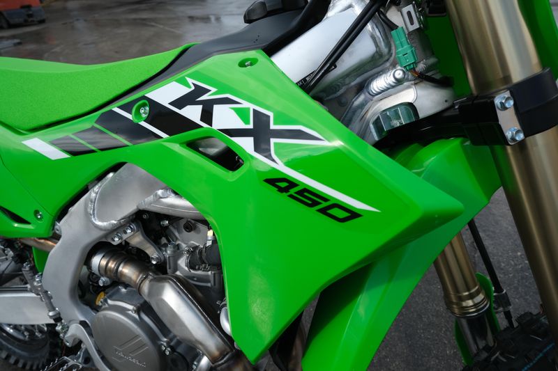 2025 Kawasaki KX450 LIME GREENImage 11