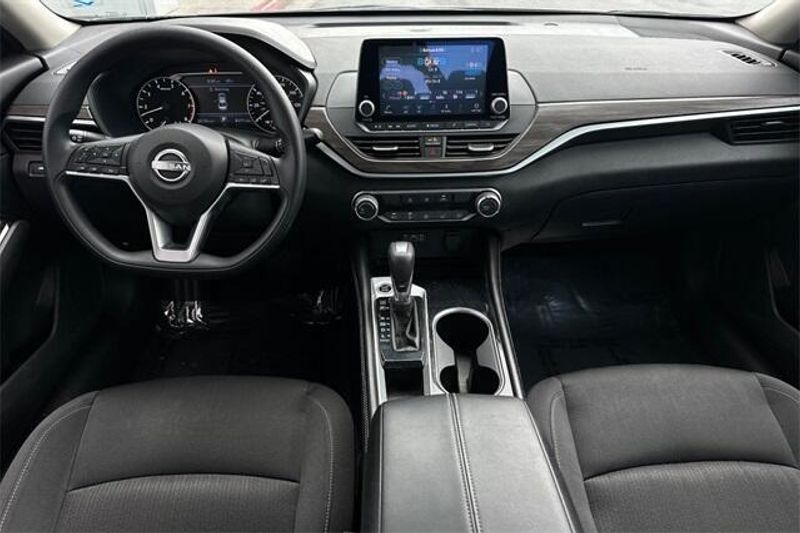 2023 Nissan Altima 2.5 SVImage 11