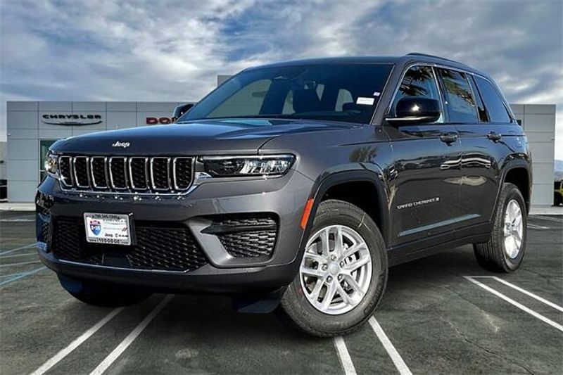 2025 Jeep Grand Cherokee Laredo X 4x4Image 1