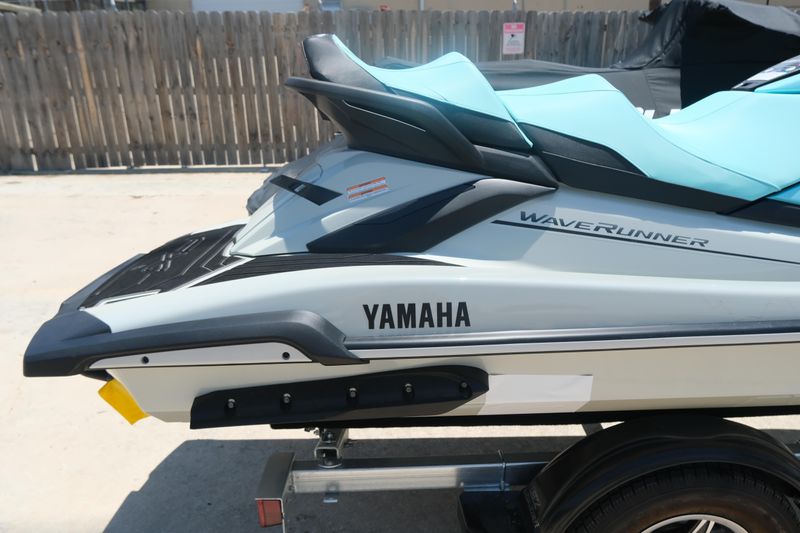 2025 Yamaha FX CRUISER HO WITH AUDIO MINT AND PEARL Image 11