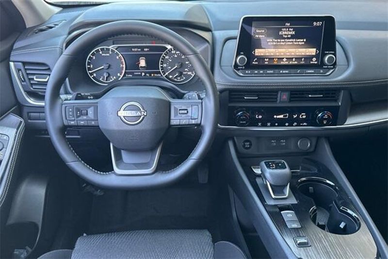 New 2025 Nissan Rogue SVImage 11