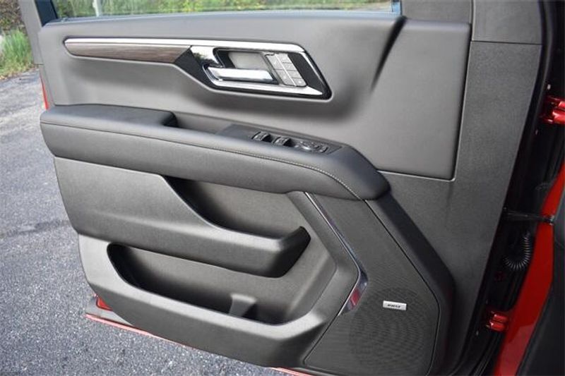 New 2026 Chevrolet Suburban PremierImage 40