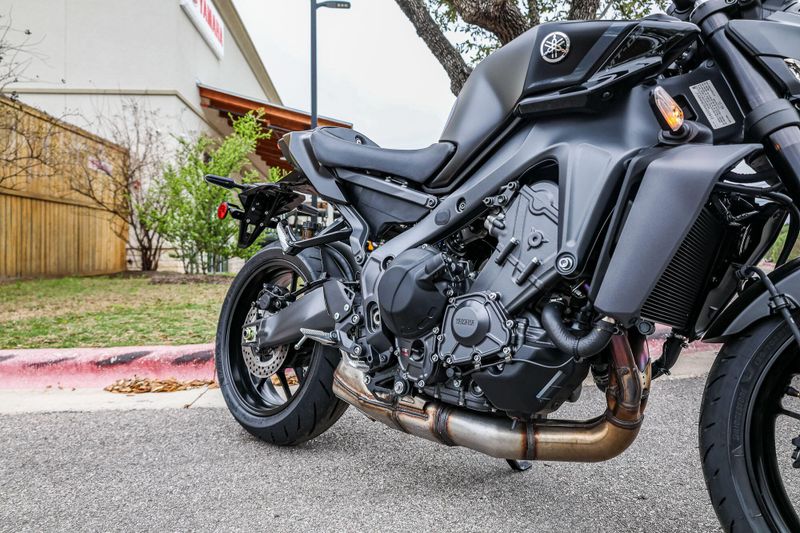 NEW 2025 YAMAHA MT09 Image 5