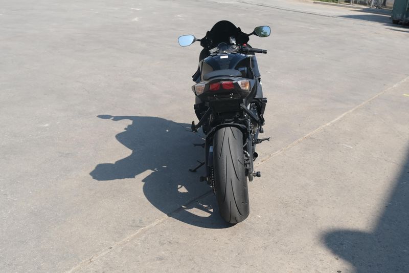 2024 Suzuki GSXR750 BLACK Image 4
