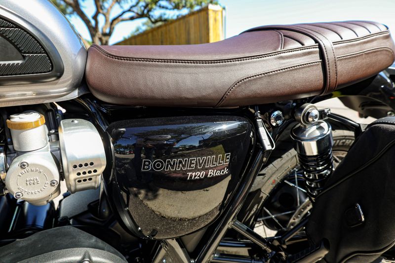 USED 2025 TRIUMPH BONNEVILLE T120 Image 9
