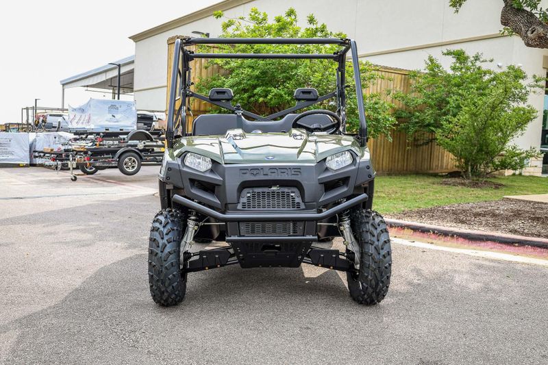 New 2025 Polaris RANGER CREW 570 FULLSIZE  SAGE GREEN Image 4