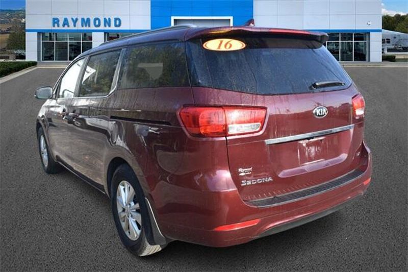 2016 Kia Sedona LXImage 5